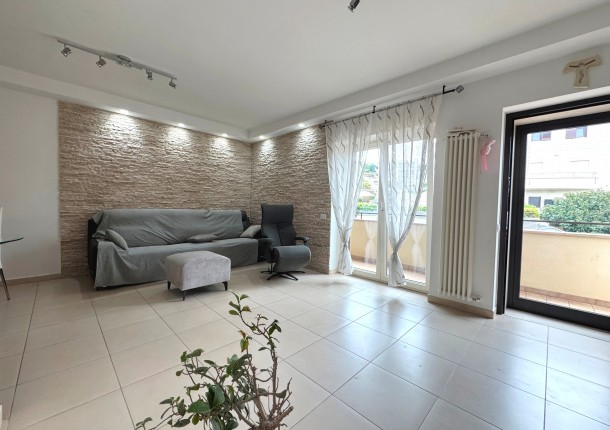 GIADA - SOLUZIONE SEMINDIPENDENTE con GARAGE